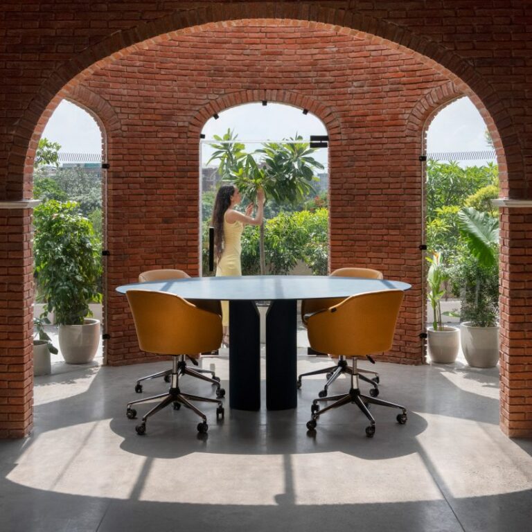 Logic&#x20;transforms&#x20;bland&#x20;commercial&#x20;office&#x20;into&#x20;&amp;&#x23;8220&#x3B;humble&#x20;and&#x20;collaborative&amp;&#x23;8221&#x3B;&#x20;workspace